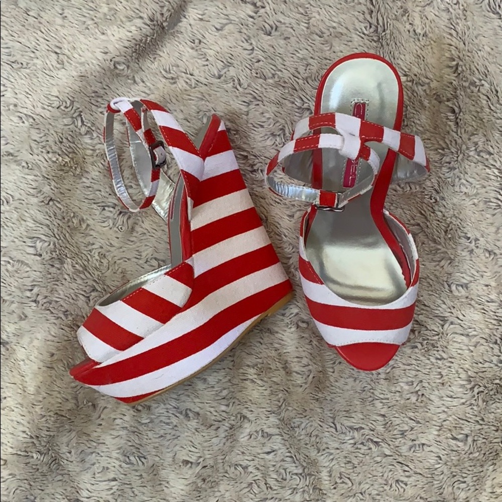 Red and white striped wedges